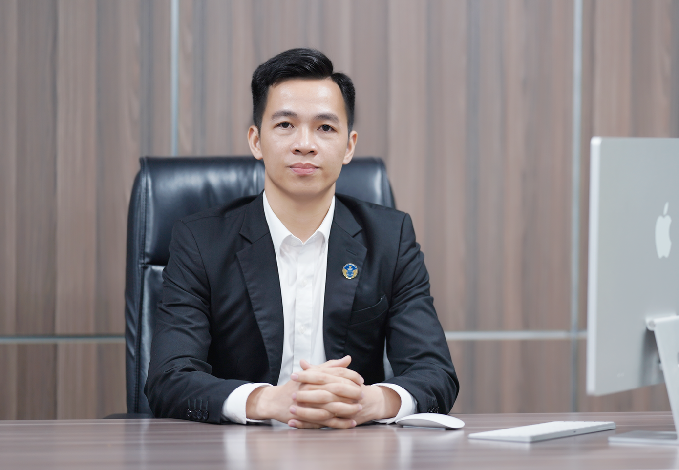 Luật sư Hoàng Tuấn Vũ (Đoàn Luật sư TP Hà Nội) cho rằng còn một số mâu thuẫn liên quan đến việc đổi sổ đỏ ghi sai vị trí đất theo Luật mới. Luật sư Hoàng Tuấn Vũ (Đoàn Luật sư TP Hà Nội) cho rằng còn một số mâu thuẫn liên quan đến việc đổi sổ đỏ ghi sai vị trí đất theo Luật mới.