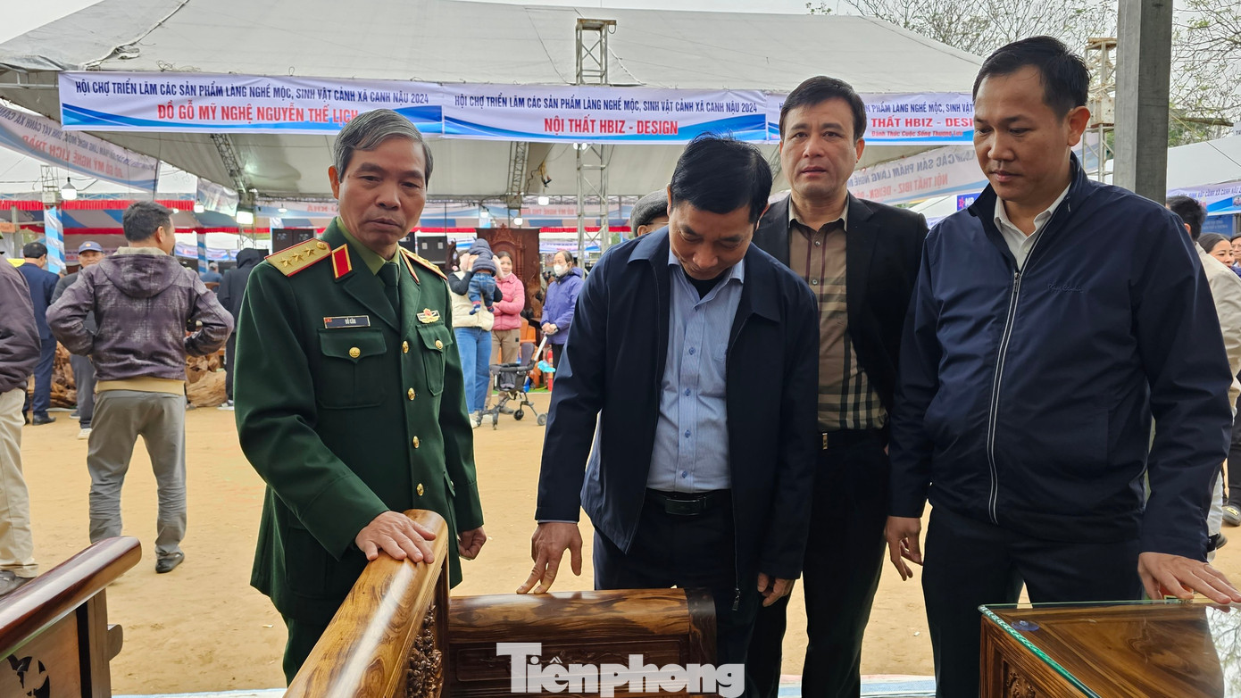 Năm 2003, làng nghề Canh Nậu được UBND tỉnh Hà Tây cấp Bằng công nhận làng nghề Mộc truyền thống. Đây là một dấu mốc quan trọng đánh dấu sự phát triển của Canh Nậu, góp phần đưa hoạt động sản xuất của làng nghề ngày càng được quy hoạch một cách bài bản, xây dựng chỉ dẫn địa lý thương hiệu, đẩy mạnh tiêu thụ sản phẩm của làng nghề. Năm 2003, làng nghề Canh Nậu được UBND tỉnh Hà Tây cấp Bằng công nhận làng nghề Mộc truyền thống. Đây là một dấu mốc quan trọng đánh dấu sự phát triển của Canh Nậu, góp phần đưa hoạt động sản xuất của làng nghề ngày càng được quy hoạch một cách bài bản, xây dựng chỉ dẫn địa lý thương hiệu, đẩy mạnh tiêu thụ sản phẩm của làng nghề.