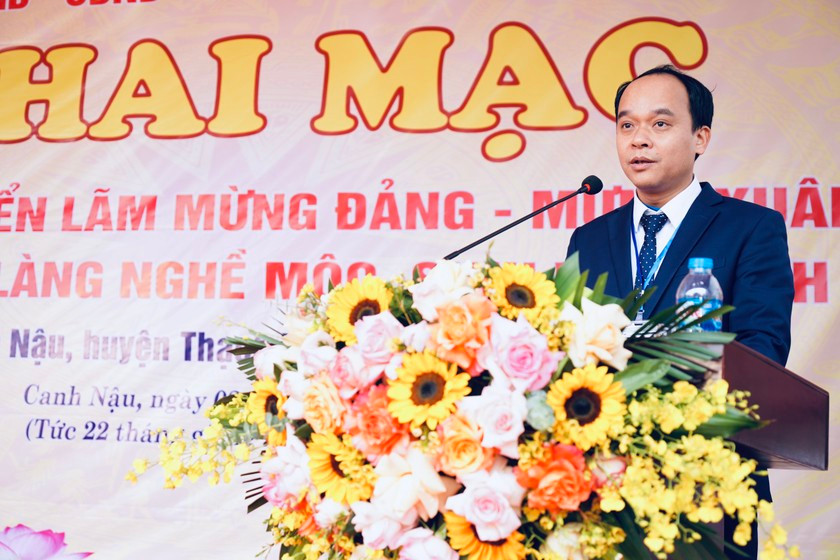 Phát biểu khai mạc, ông Đỗ Ngọc Quang, Chủ tịch UBND xã Canh Nậu bày tỏ, người Canh Nậu có truyền thống nghề mộc lâu đời, với bản tính hiền lành, thật thà, cần cù. Đến nay, sản phẩm của người Canh Nậu đã “nức tiếng” gần xa, có mặt ở khắp các tỉnh thành trong nước và xuất khẩu ra nước ngoài. Phát biểu khai mạc, ông Đỗ Ngọc Quang, Chủ tịch UBND xã Canh Nậu bày tỏ, người Canh Nậu có truyền thống nghề mộc lâu đời, với bản tính hiền lành, thật thà, cần cù. Đến nay, sản phẩm của người Canh Nậu đã “nức tiếng” gần xa, có mặt ở khắp các tỉnh thành trong nước và xuất khẩu ra nước ngoài.