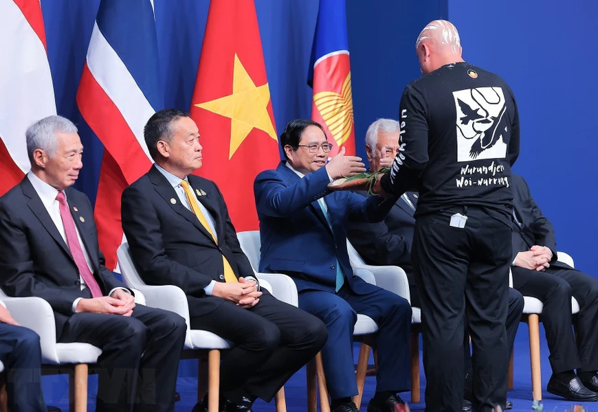 Thủ tướng Australia Anthony Albanese đón Thủ tướng Phạm Minh Chính. (Ảnh: Dương Giang/TTXVN).