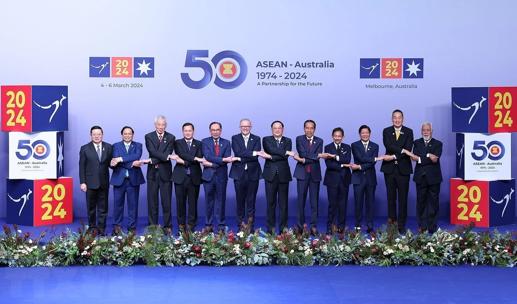 Nghi thức chúc phúc các Trưởng đoàn tham dự Hội nghị Cấp cao Đặc biệt kỷ niệm 50 năm quan hệ ASEAN - Austraylia. (Ảnh: Dương Giang/TTXVN).