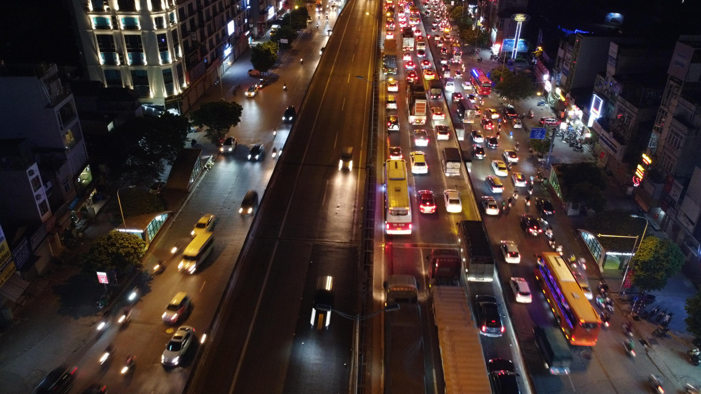 Giao thông ùn dài trên đường Vành đai 3 trên cao đêm 31/8. Giao thông ùn dài trên đường Vành đai 3 trên cao đêm 31/8.