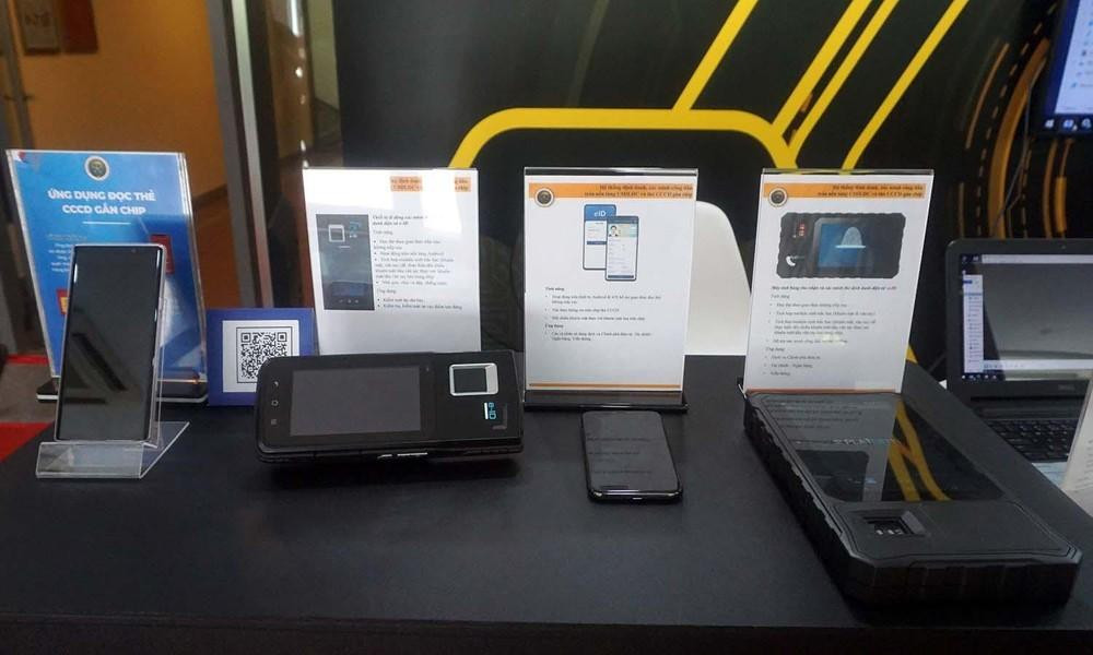 Các thiết bị tra cứu, đọc dữ liệu trên CCCD gắn chip. Các thiết bị tra cứu, đọc dữ liệu trên CCCD gắn chip.