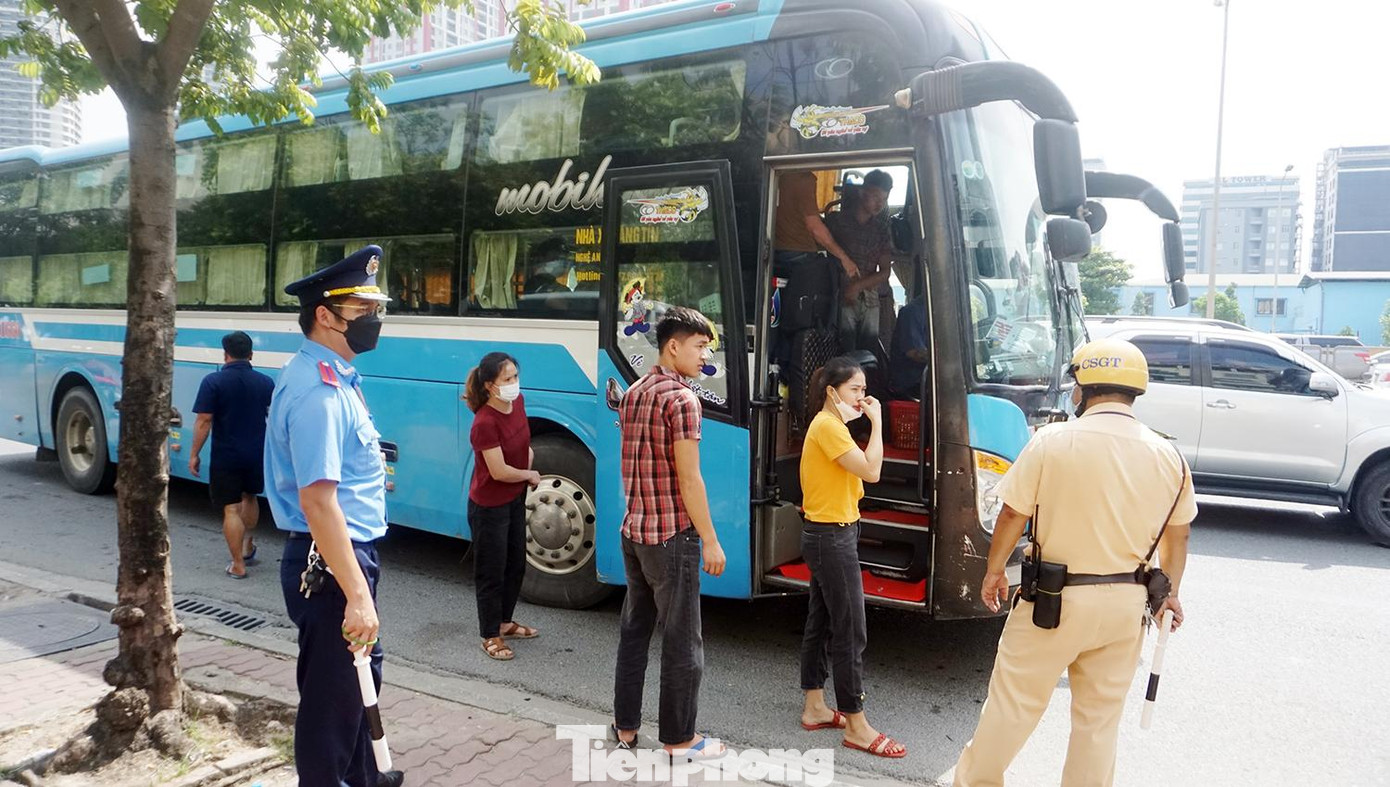 Nhiều xe khách dừng đỗ sai quy định, chạy sai tuyến bị phát hiện.