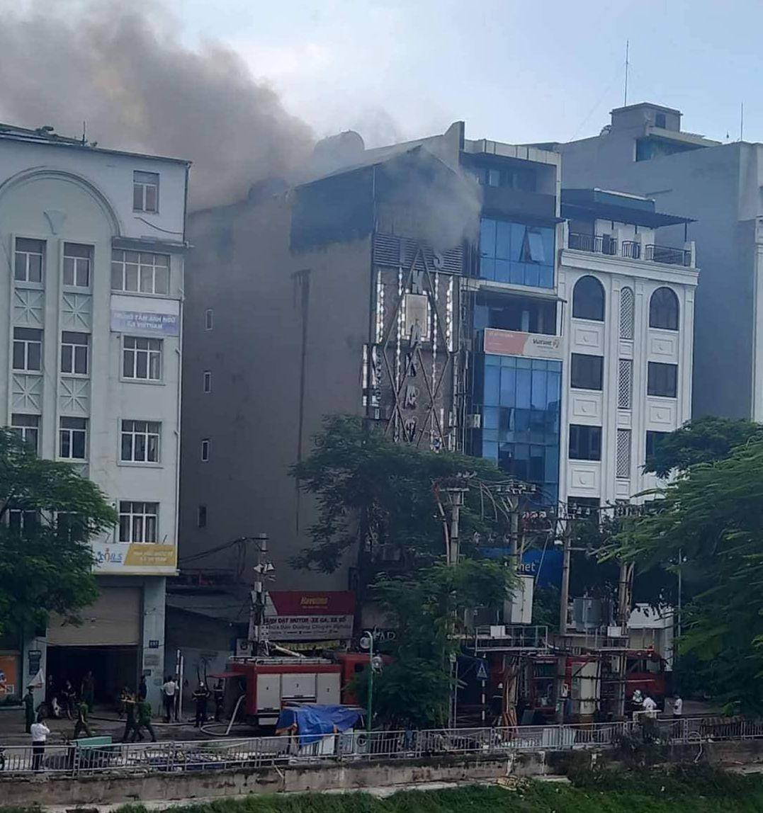 Lực lượng chữa cháy có mặt tại hiện trường. Lực lượng chữa cháy có mặt tại hiện trường.