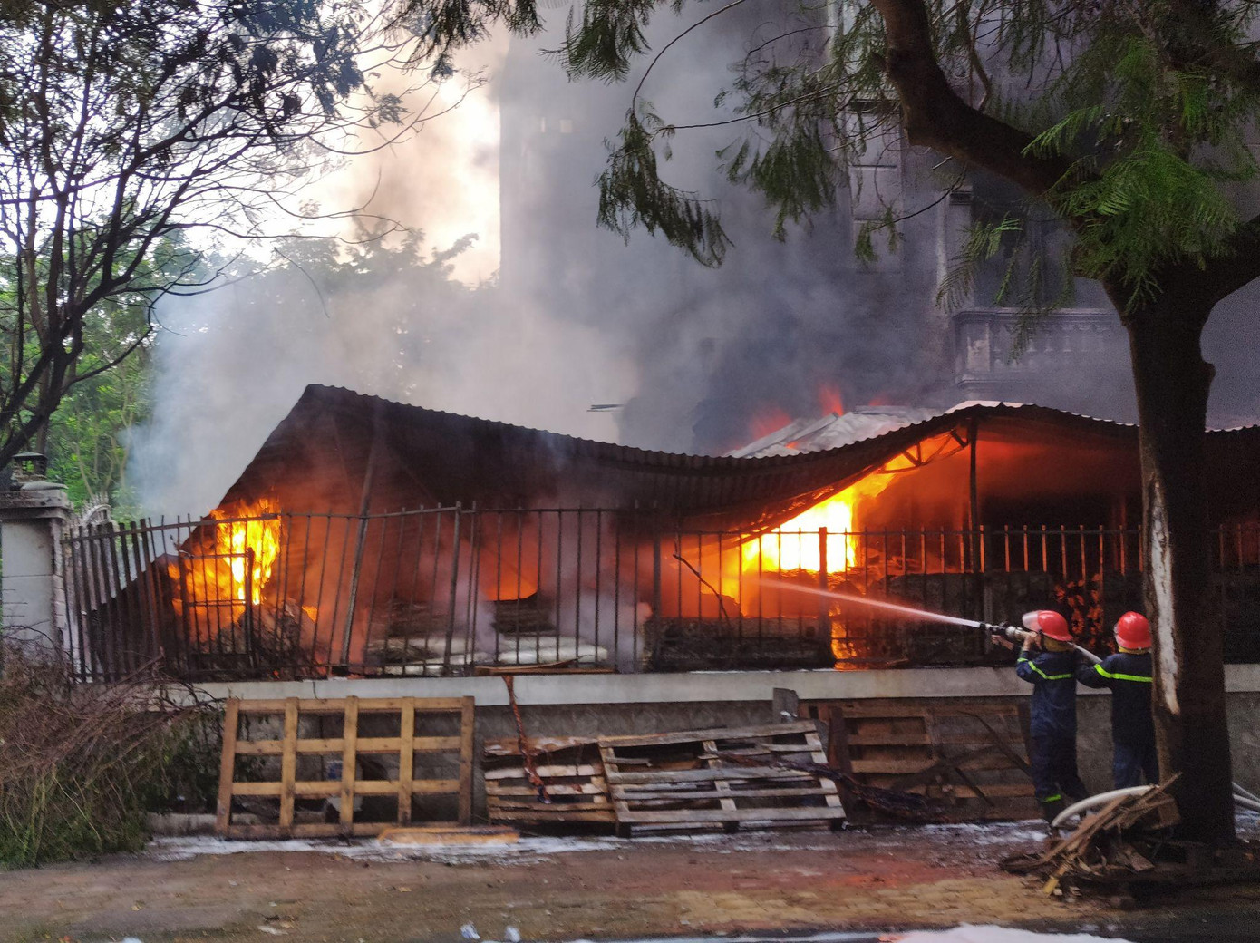 Hiện trường vụ cháy. Hiện trường vụ cháy.
