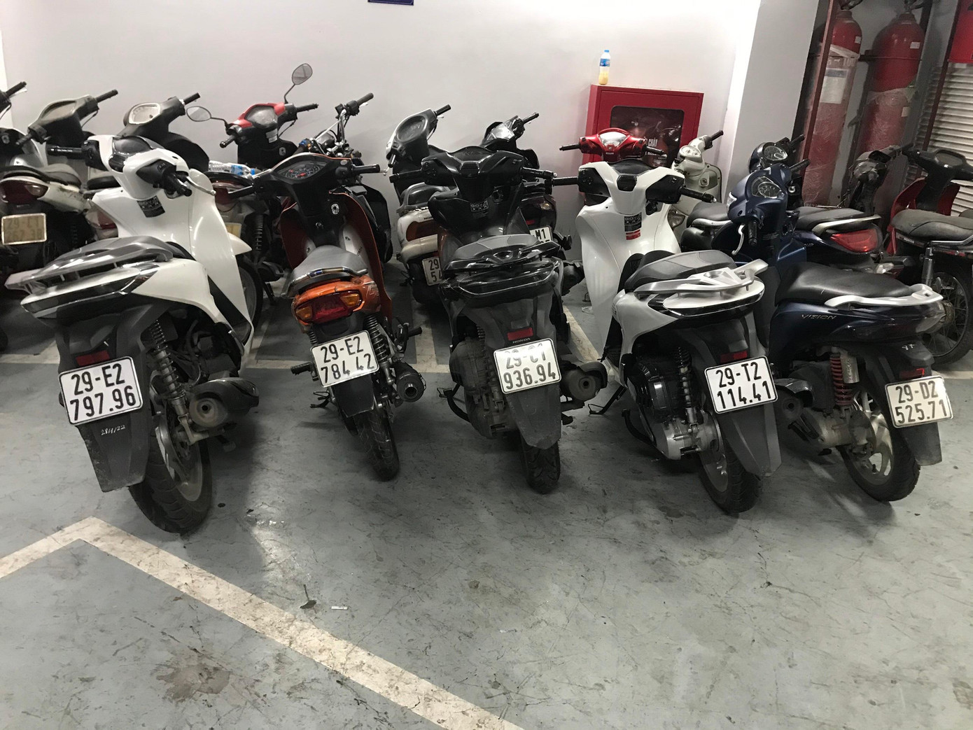 Các phương tiện bị tạm giữ tại cơ quan công an. Các phương tiện bị tạm giữ tại cơ quan công an.