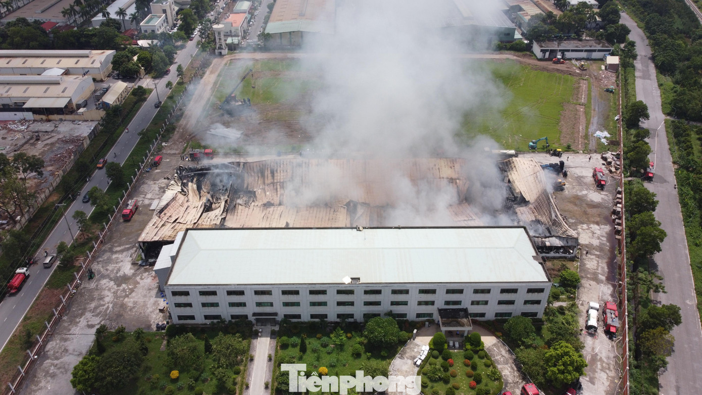 Hiện chưa ghi nhận thiệt hại về người trong vụ cháy. Nguyên nhân đang được cơ quan chức năng làm rõ.