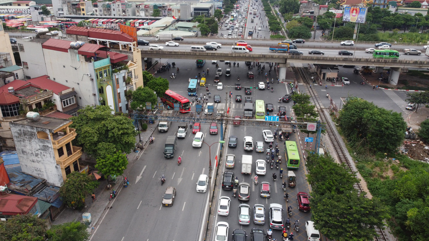 Tại các nút giao có đèn tín hiệu phương tiện di chuyển chậm. Tại các nút giao có đèn tín hiệu phương tiện di chuyển chậm.