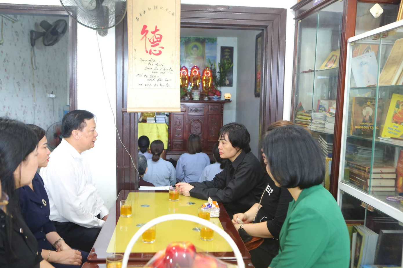 Bí thư Thành ủy Hà Nội Đinh Tiến Dũng đến thăm hỏi chia buồn cùng gia đình chiến sĩ Phúc - Ảnh: Trọng Tài Bí thư Thành ủy Hà Nội Đinh Tiến Dũng đến thăm hỏi chia buồn cùng gia đình chiến sĩ Phúc - Ảnh: Trọng Tài