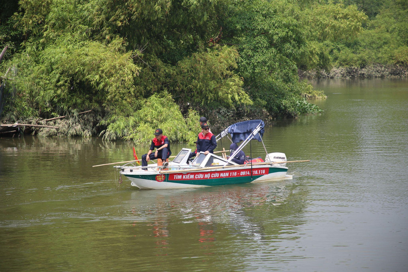 Hai cano tìm kiếm miễn phí trong 2 ngày.