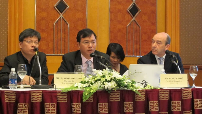 Ông Đặng Quang Mạnh (giữa) - đại diện Công ty Mạnh Cầm - tại cuộc họp báo - Ảnh: Dương Ngọc