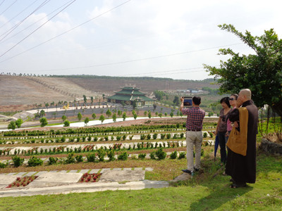 Anh Lê đã đi nhiều nghĩa trang để tìm một vị trí ưng ý