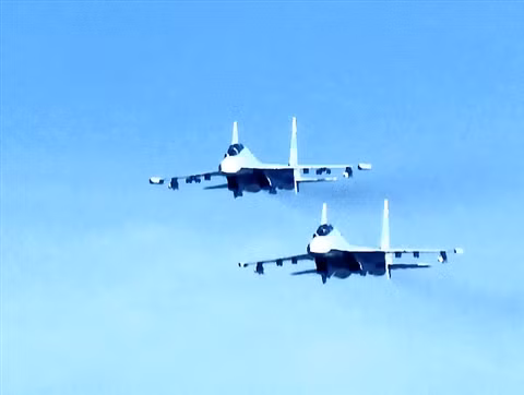 'Hổ mang chúa' Su-30 MK2 (ảnh) và tiêm kích Su-27 của không quân Việt Nam đều có thể mang tên lửa 'sát thủ' diệt hạm Kh-59MK. 'Hổ mang chúa' Su-30 MK2 (ảnh) và tiêm kích Su-27 của không quân Việt Nam đều có thể mang tên lửa 'sát thủ' diệt hạm Kh-59.