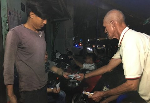 chuyện tình yêu, vé số, thiểu năng, gia đình hạnh phúc