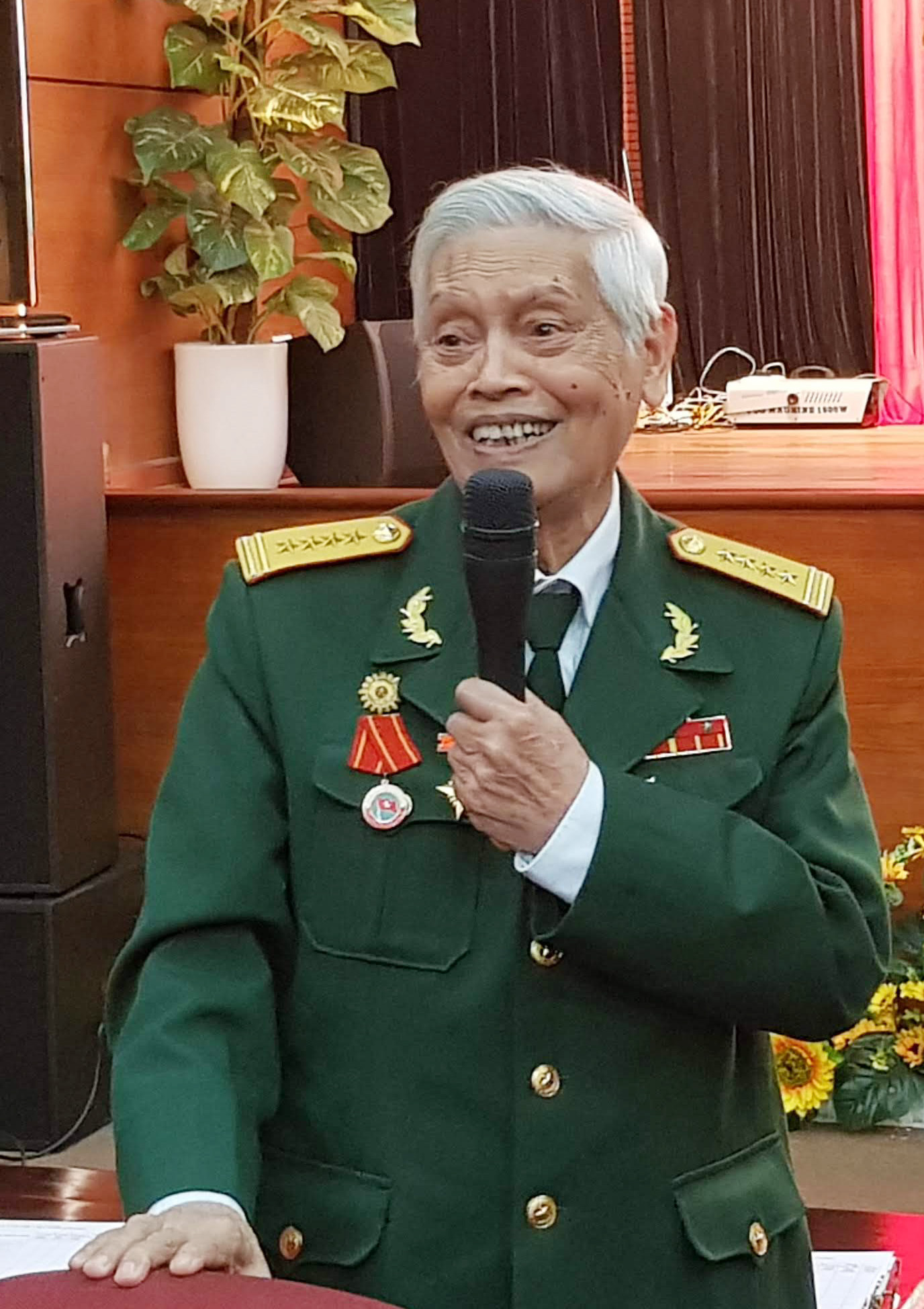 Nhạc sĩ Doãn Nho chia sẻ về những sáng tác của ông tại lễ tiếp nhận Ảnh: Kiến Nghĩa.