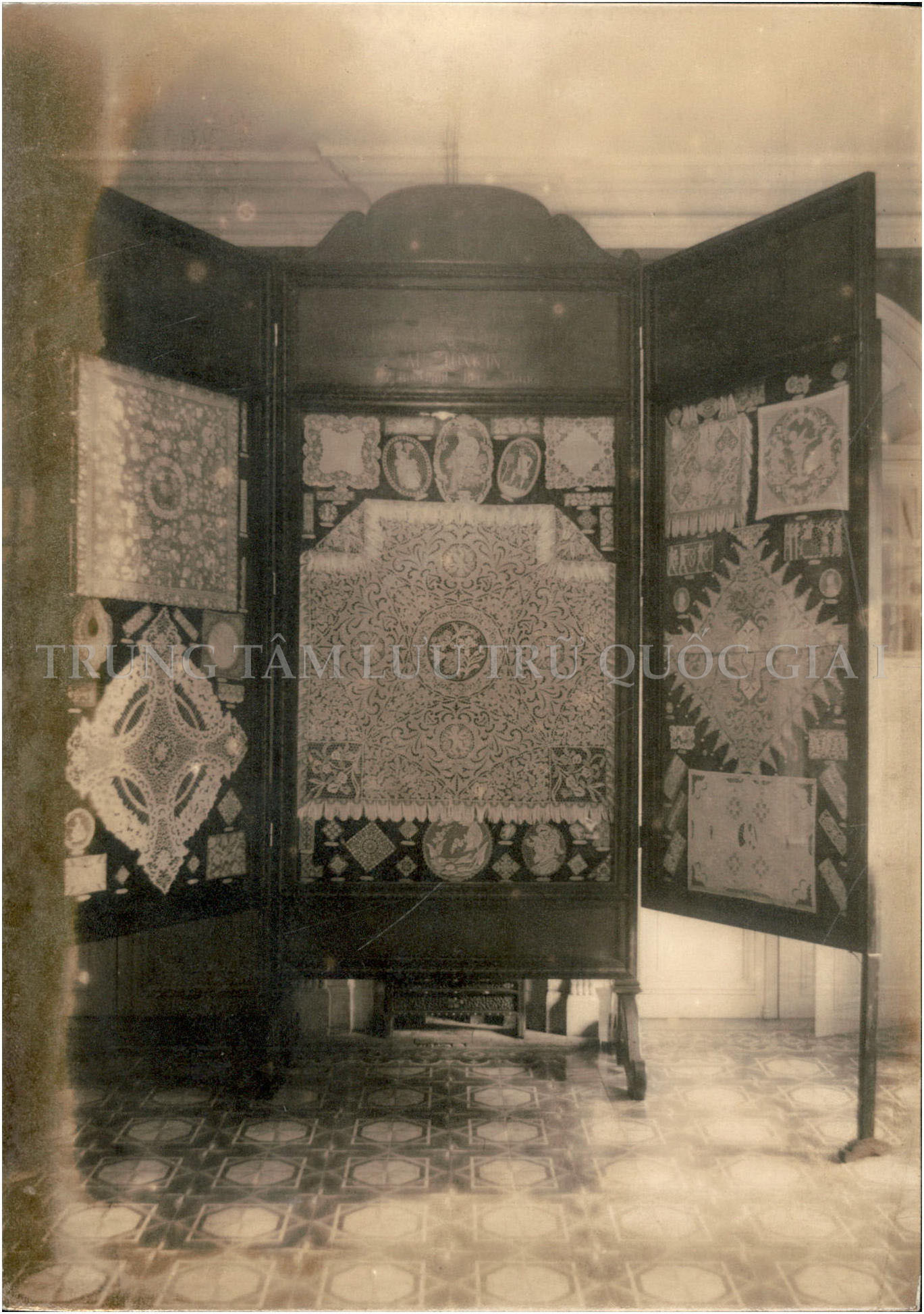 Đồ trưng bày của Việt Nam tại Đấu xảo Marseille năm 1922.