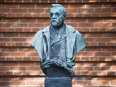 Tượng của Alfred Nobel tại Stockhom, Thụy Điển