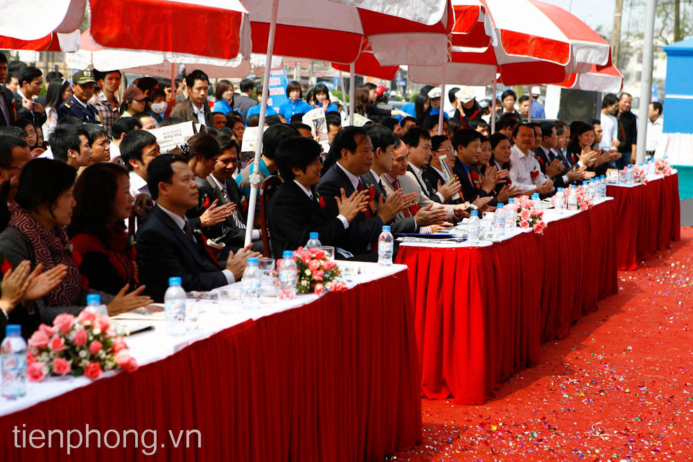 Lễ khai trương Nhà sách Tiền Phong nhận được sự quan tâm đặc biệt của các cấp lãnh đạo và nhân dân Hải Dương. Ảnh Hồng Vĩnh