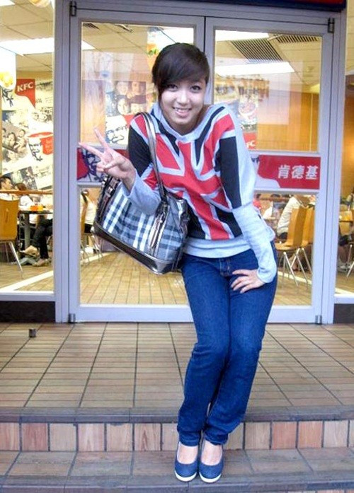 Thùy Linh là con nhà nòi trong số các VĐV Wushu. Cô là con gái của cựu VĐV danh tiếng Ngô Phương Lan. Vũ Thùy Linh là nhà vô địch SEA Games 24 ở nội dung nam quyền. Được đánh giá là một trong những VĐV Wushu tài năng của Việt Nam nhưng Vũ Thùy Linh đã giải nghệ sớm để theo học lớp quản lý thể thao tại Trung Quốc. Hiện cô đang làm vai trò của một biên tập viên chương trình thể thao trên truyền hình