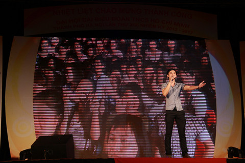 Màn trình diễn của sinh viên trong đêm Gala. Ảnh: Trường Phong. Màn trình diễn của sinh viên trong đêm Gala. Ảnh: Trường Phong