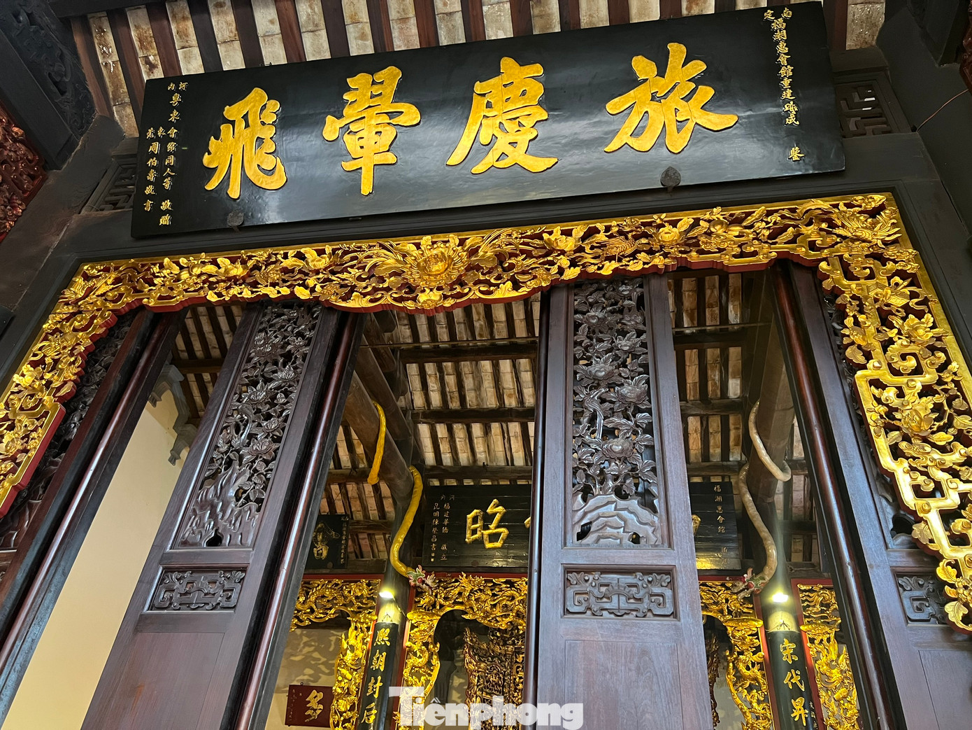 Ngôi đền lưu giữ nhiều mảng kiến trúc, cấu kiện độc đáo. Ngôi đền lưu giữ nhiều mảng kiến trúc, cấu kiện độc đáo.