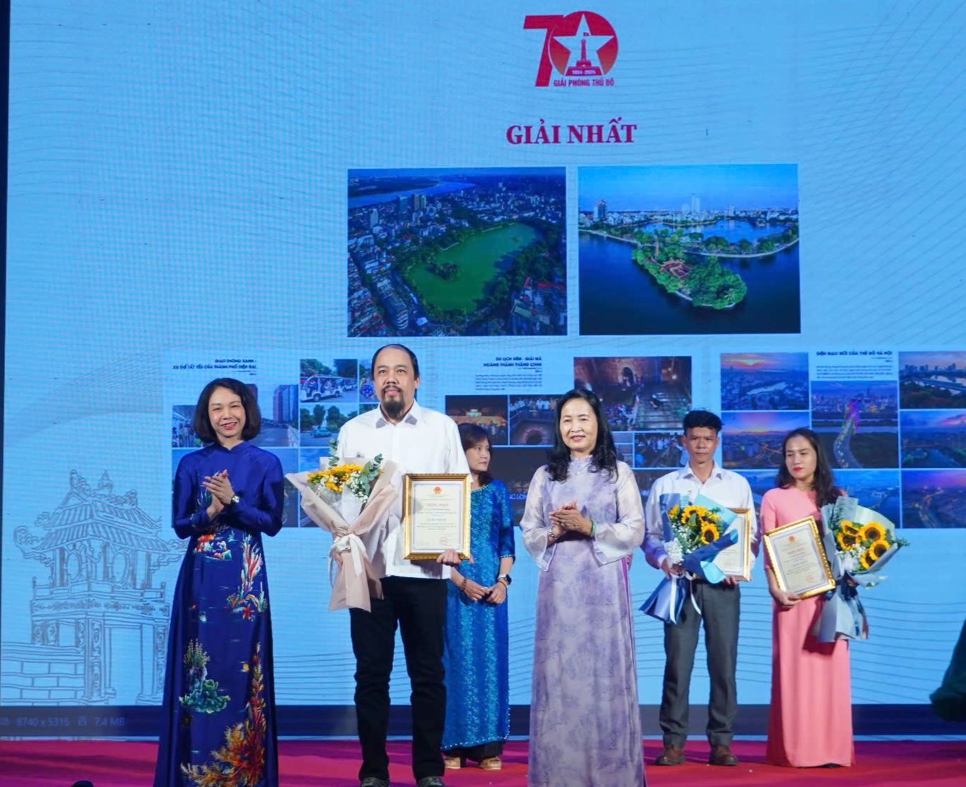 Ban tổ chức vinh danh các tác phẩm đạt giải cao nhất.