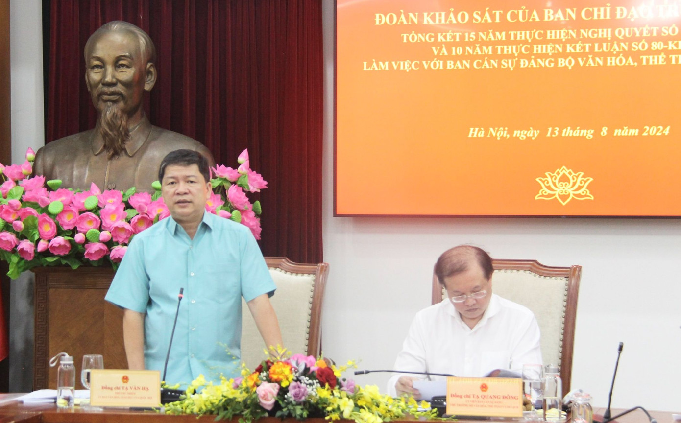 Ông Tạ Văn Hạ - Phó Chủ nhiệm Ủy ban Văn hóa, Giáo dục Quốc hội, Trưởng đoàn khảo sát - chủ trì cuộc làm việc. Ảnh: Đình Toán