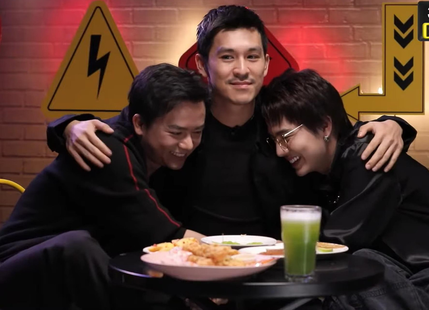 Thiên Minh làm trung gian hòa giải mối quan hệ Bùi Công Nam - Duy Khánh. Ảnh: CMH. Thiên Minh làm trung gian hòa giải mối quan hệ Bùi Công Nam - Duy Khánh. Ảnh: CMH.