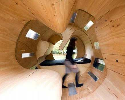 Ngôi nhà quay của Đức này do các sinh viên trường Đại học Karlsruhe của Đức sáng tạo. Nhà được lấy cảm hứng từ chiếc wheel chạy của hamster