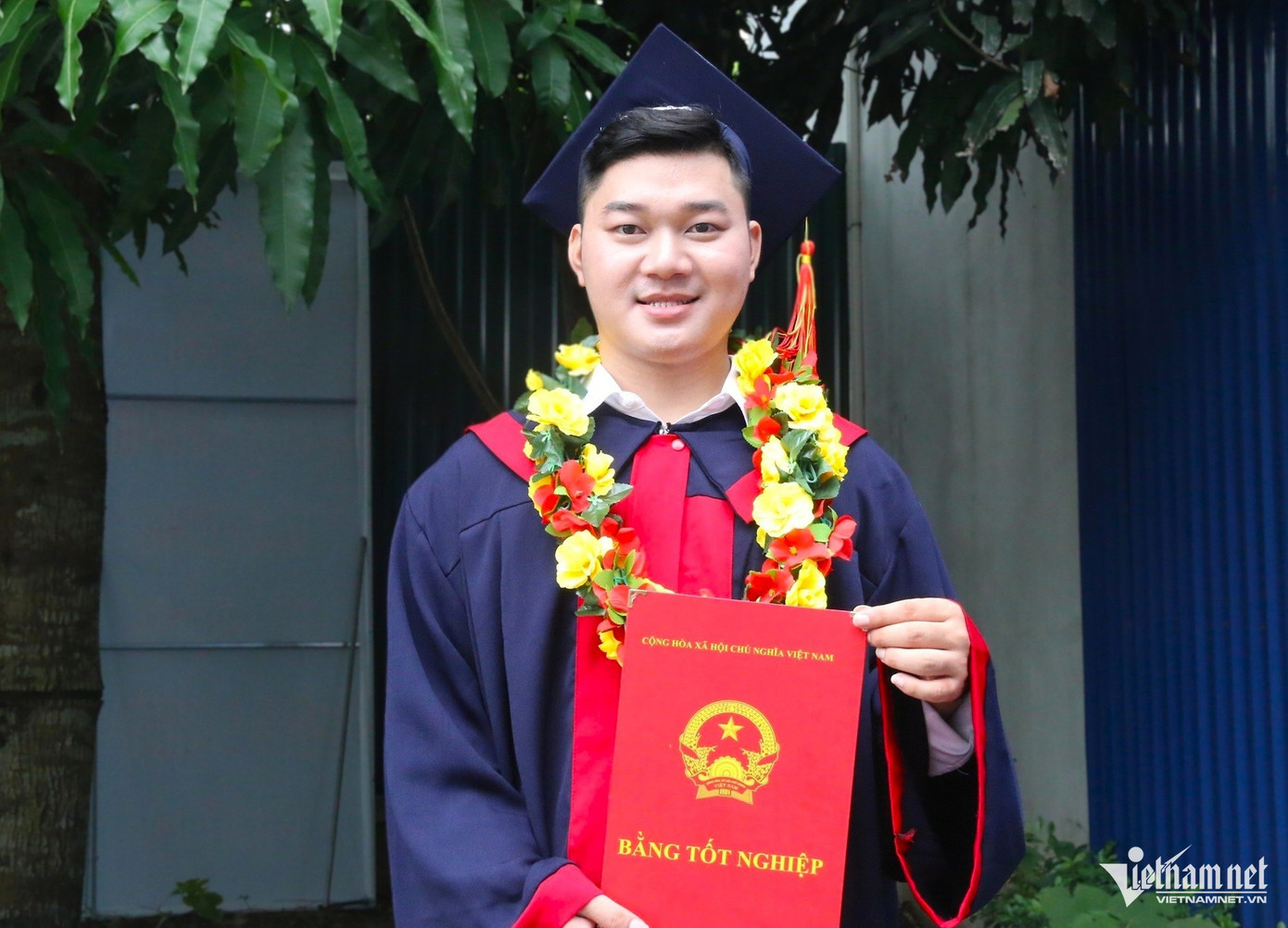 Sừng Thanh Xuân (dân tộc Hà Nhì, sinh viên Học viện Hành chính và Quản trị công) trở thành thủ khoa tốt nghiệp ngành Quản trị văn phòng. Ảnh: Thanh Hùng.