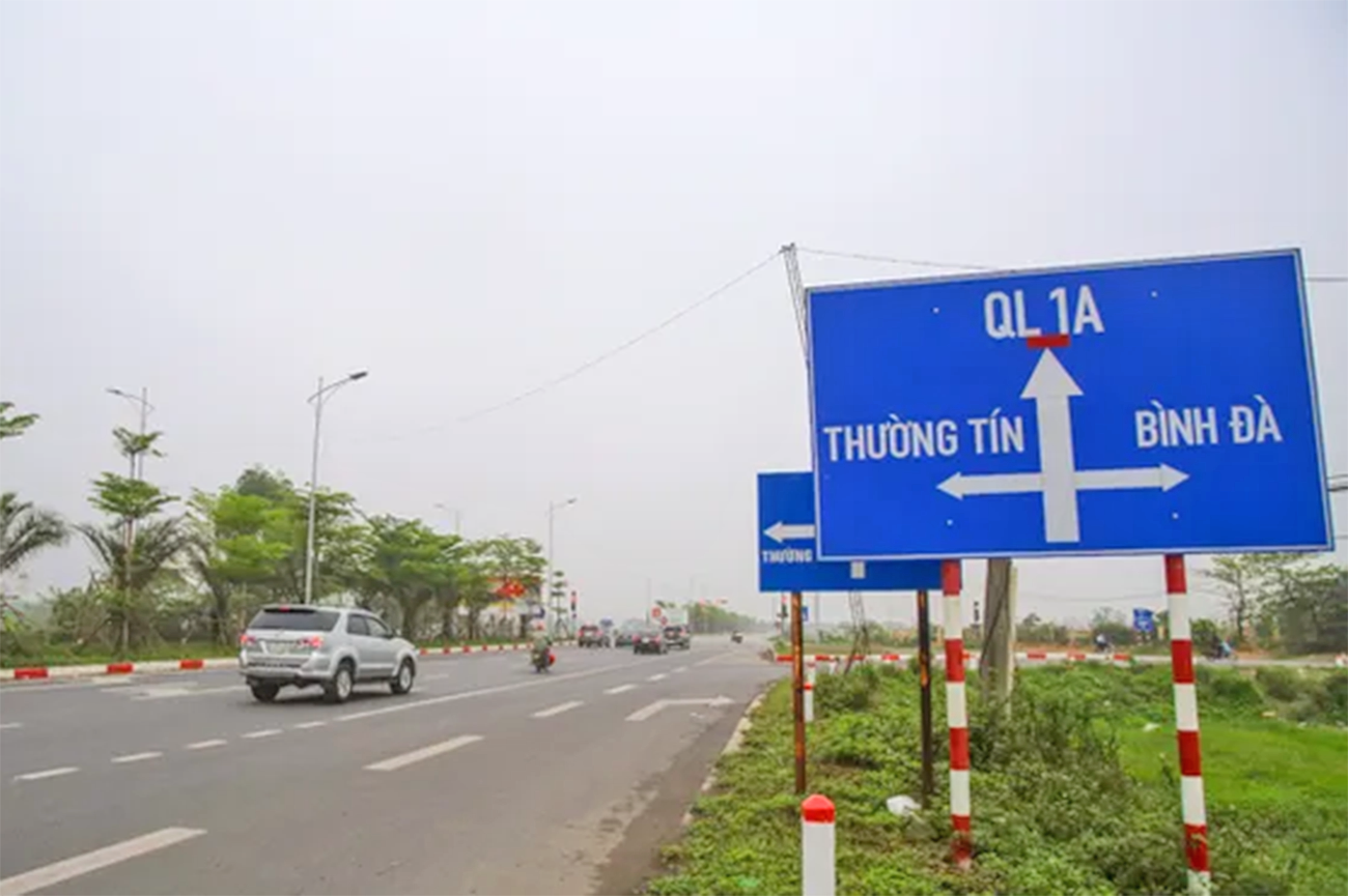 Vị trí các biển báo chỉ dẫn địa giới hành chính phải phù hợp với địa giới hành chính sau khi sáp nhập. Ảnh: Lộc Liên. Vị trí các biển báo chỉ dẫn địa giới hành chính phải phù hợp với địa giới hành chính sau khi sáp nhập. Ảnh: Lộc Liên.