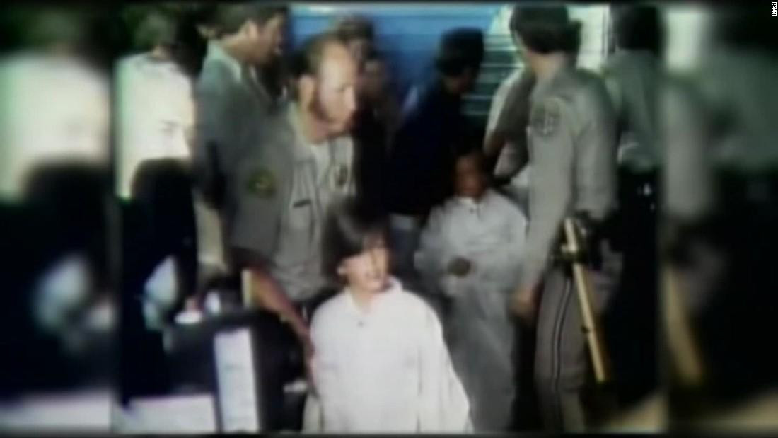 Các nạn nhân bị bắt cóc đào đường thoát thân trong khi bọn bắt cóc ngủ. Nguồn: CNN. Các nạn nhân bị bắt cóc đào đường thoát thân trong khi bọn bắt cóc ngủ. Nguồn: CNN.