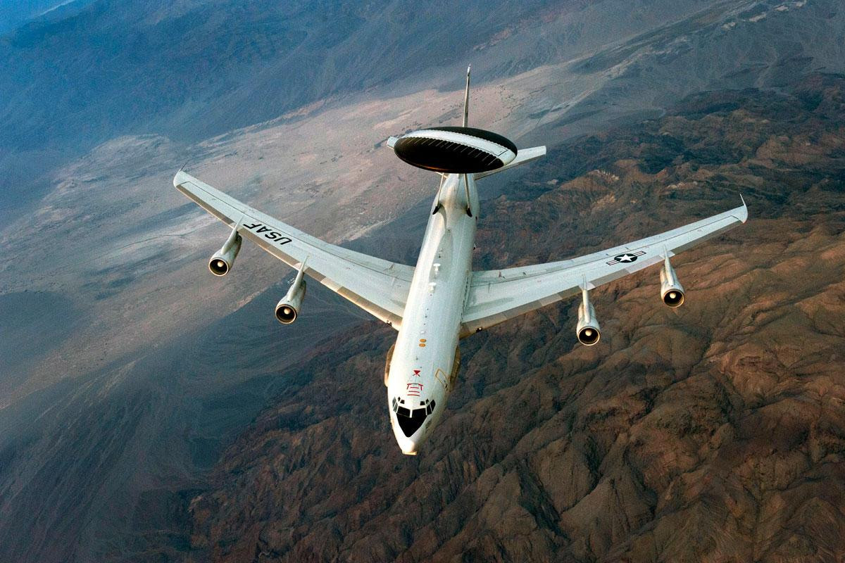 Máy bay có hệ thống kiểm soát và cảnh báo trên không (AWACS) E-3 Sentry của Không quân Mỹ. Ảnh: USAF. Máy bay có hệ thống kiểm soát và cảnh báo trên không (AWACS) E-3 Sentry của Không quân Mỹ. Ảnh: USAF.