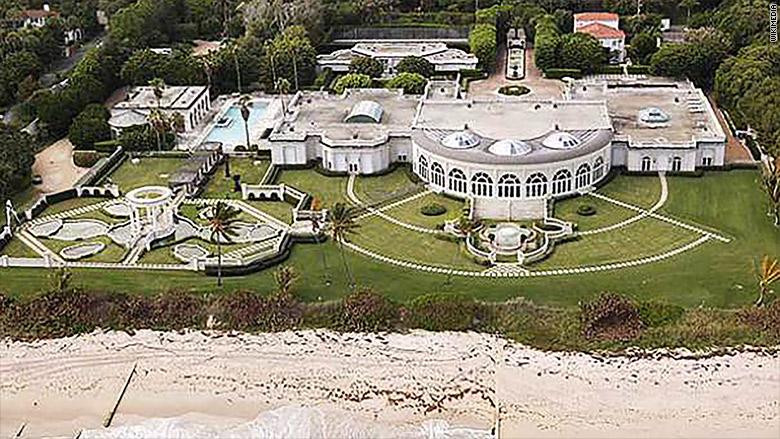 Tỷ phú phân bón Nga Dmitry Rybolovlev bỏ ra 95 triệu USD để mua một dinh thự khu Palm Beach, bang Florida, Mỹ năm 2008. Ảnh: CNN.