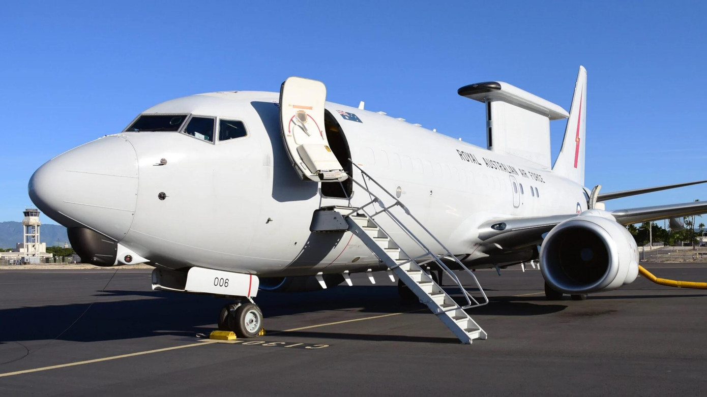 Máy bay E-7 Wedgetail của Úc tại Căn cứ chung Trân Châu Cảng-Hickam ở bang Hawaii của Mỹ ngày 16/4/ 2021. Ảnh: USAF. Máy bay E-7 Wedgetail của Úc tại Căn cứ chung Trân Châu Cảng-Hickam ở bang Hawaii của Mỹ ngày 16/4/ 2021. Ảnh: USAF.