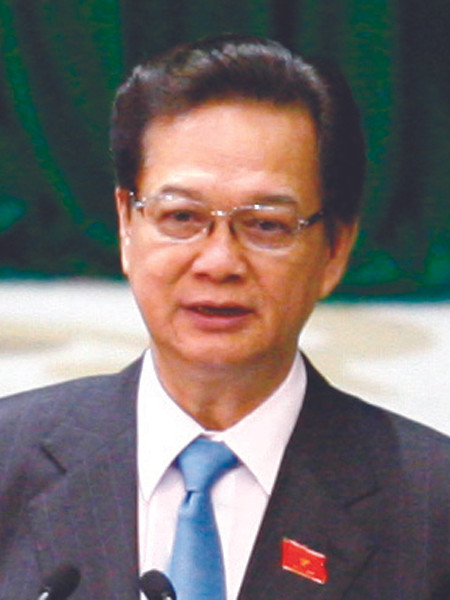 Thủ tướng Nguyễn Tấn Dũng (62 tuổi), quê Cà Mau, Cử nhân Luật, Ủy viên Bộ Chính trị. Thủ tướng Nguyễn Tấn Dũng (62 tuổi), quê Cà Mau, Cử nhân Luật, Ủy viên Bộ Chính trị