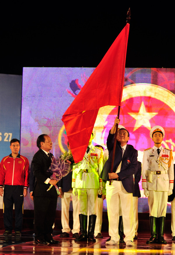 Chao cờ cho đoàn