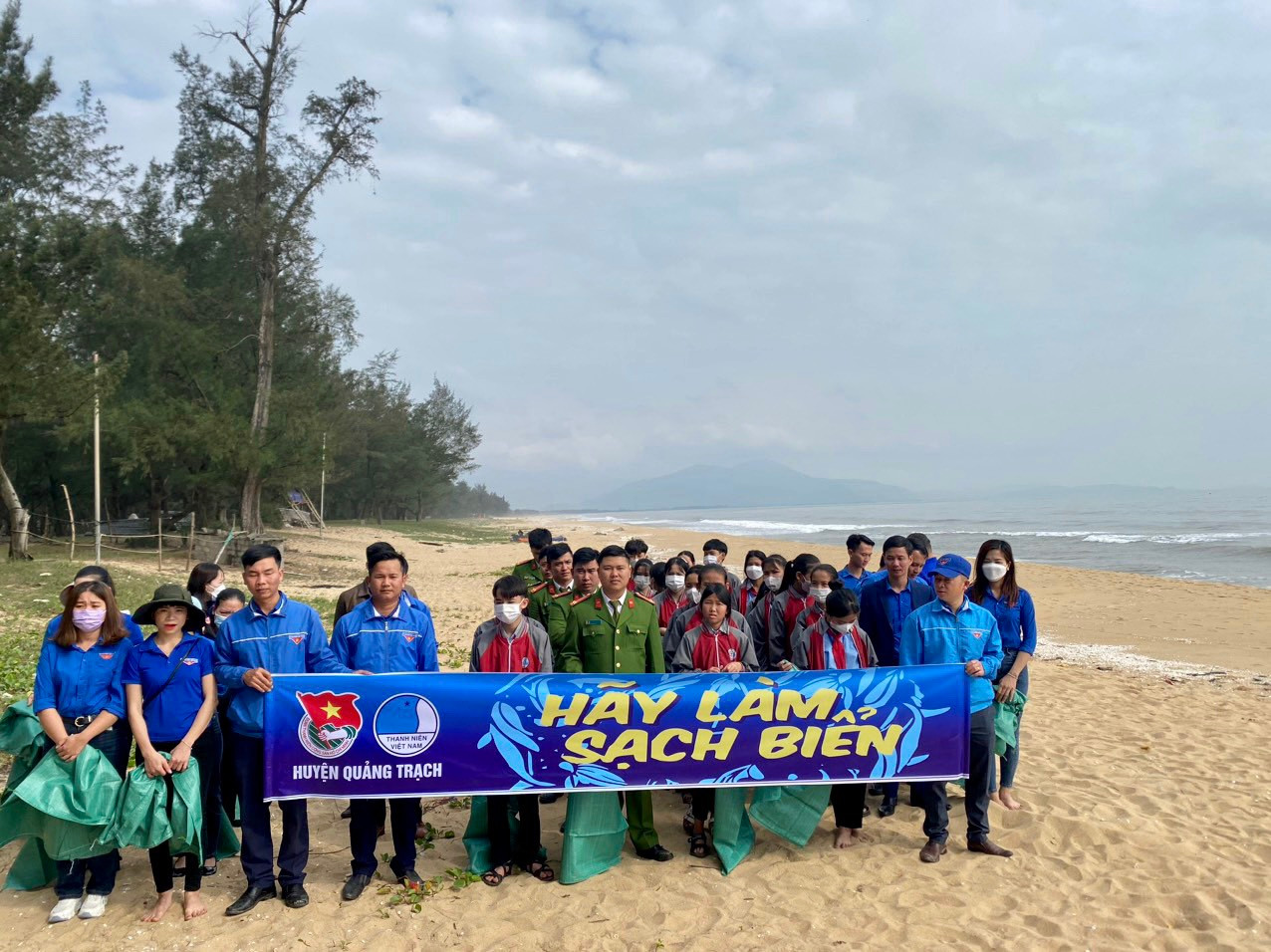 Chương trình "Hãy làm sạch biển" trong Tháng Thanh niên và sẵn sàng cho mùa du lịch 2023.