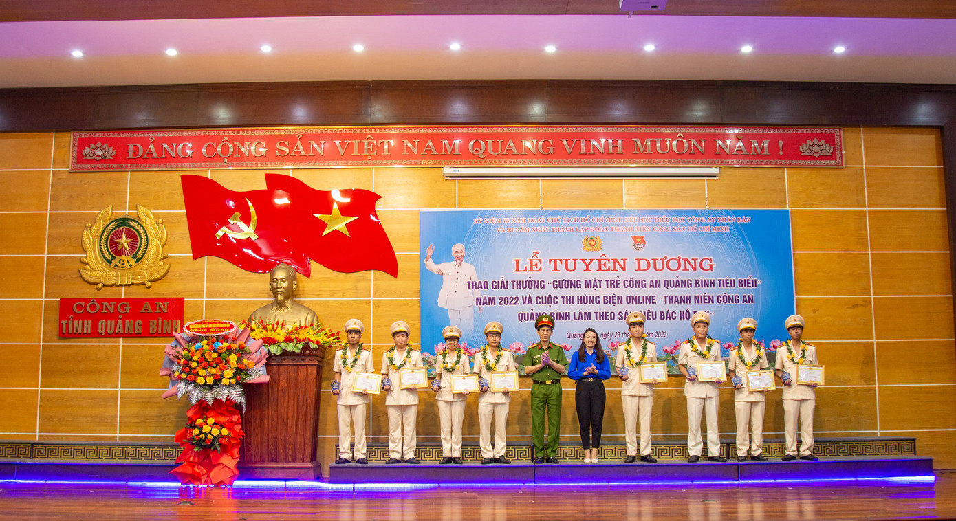 Tuyên dương Gương mặt trẻ Công an Quảng Bình tiêu biểu năm 2022.