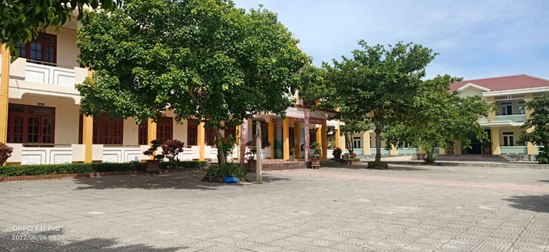 Trường Tiểu học Quảng Thạch, nơi ông Phương, bà Tâm lộng quyền trong một thời gian dài Trường Tiểu học Quảng Thạch, nơi ông Phương, bà Tâm lộng quyền trong một thời gian dài