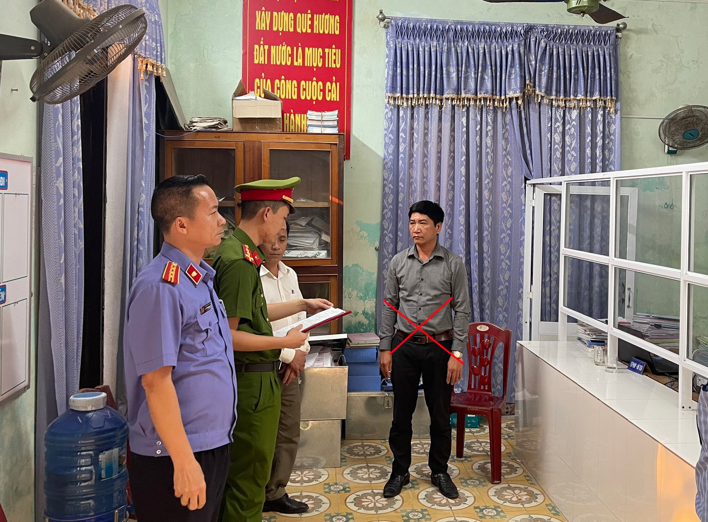 Cơ quan CA đọc lệnh bắt Phạm Văn Tuyến