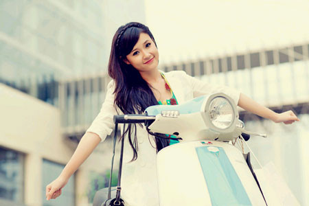 Hiền Thục Hoa hậu Ngọc Hân. "Nữ hoàng nội y" Ngọc Trinh Ca sĩ Phương Linh Hot girl Chi Pu Trúc Diễm Yến Trang Hot girl Kelly "Công chúa bong bóng" Bảo Thy Elly Trần Kim Hiền Trương Ngọc Ánh Hot girl Midu Dương Yến Ngọc Hồ Ngọc Hà Siêu mẫu Trang Trần Hot girl Huyền Lizze Jenifer Phạm "Bà mẹ nhí" Phương Trinh. Bảo Trân