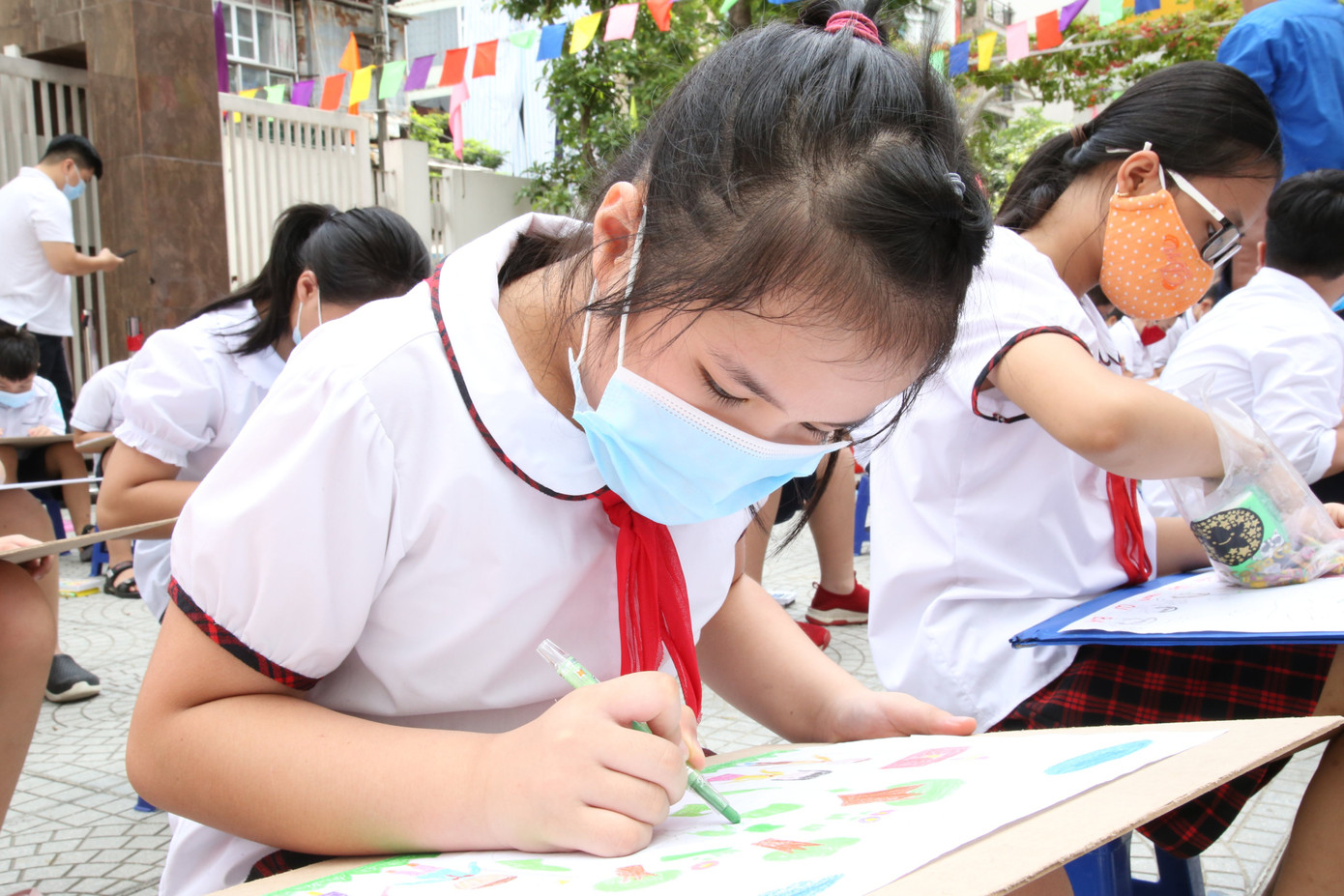 Cuộc thi “Bác Hồ với thiếu nhi - Thiếu nhi với Bác Hồ” nhằm giáo dục thiếu nhi Việt Nam niềm tự hào, lòng kính yêu Bác Hồ, thi đua học tập và làm theo 5 điều Bác Hồ dạy thiếu niên và nhi đồng. Cuộc thi “Bác Hồ với thiếu nhi - Thiếu nhi với Bác Hồ” nhằm giáo dục thiếu nhi Việt Nam niềm tự hào, lòng kính yêu Bác Hồ, thi đua học tập và làm theo 5 điều Bác Hồ dạy thiếu niên và nhi đồng.