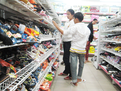 Thị trường sôi động, phong phú giúp người mua có nhiều sự lựa chọn hơn trước thềm năm học mới. Thị trường sôi động, phong phú giúp người mua có nhiều sự lựa chọn hơn trước thềm năm học mới