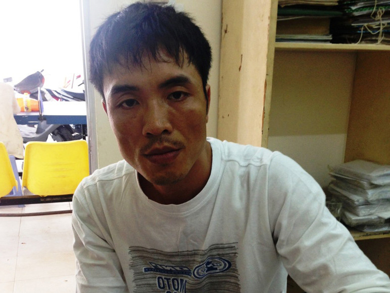 Tên Nguyễn Văn Hiệp, cầm đầu băng nhóm bắt cóc đang bị công an bắt giữ. Tên Nguyễn Văn Hiệp, cầm đầu băng nhóm bắt cóc đang bị công an bắt giữ