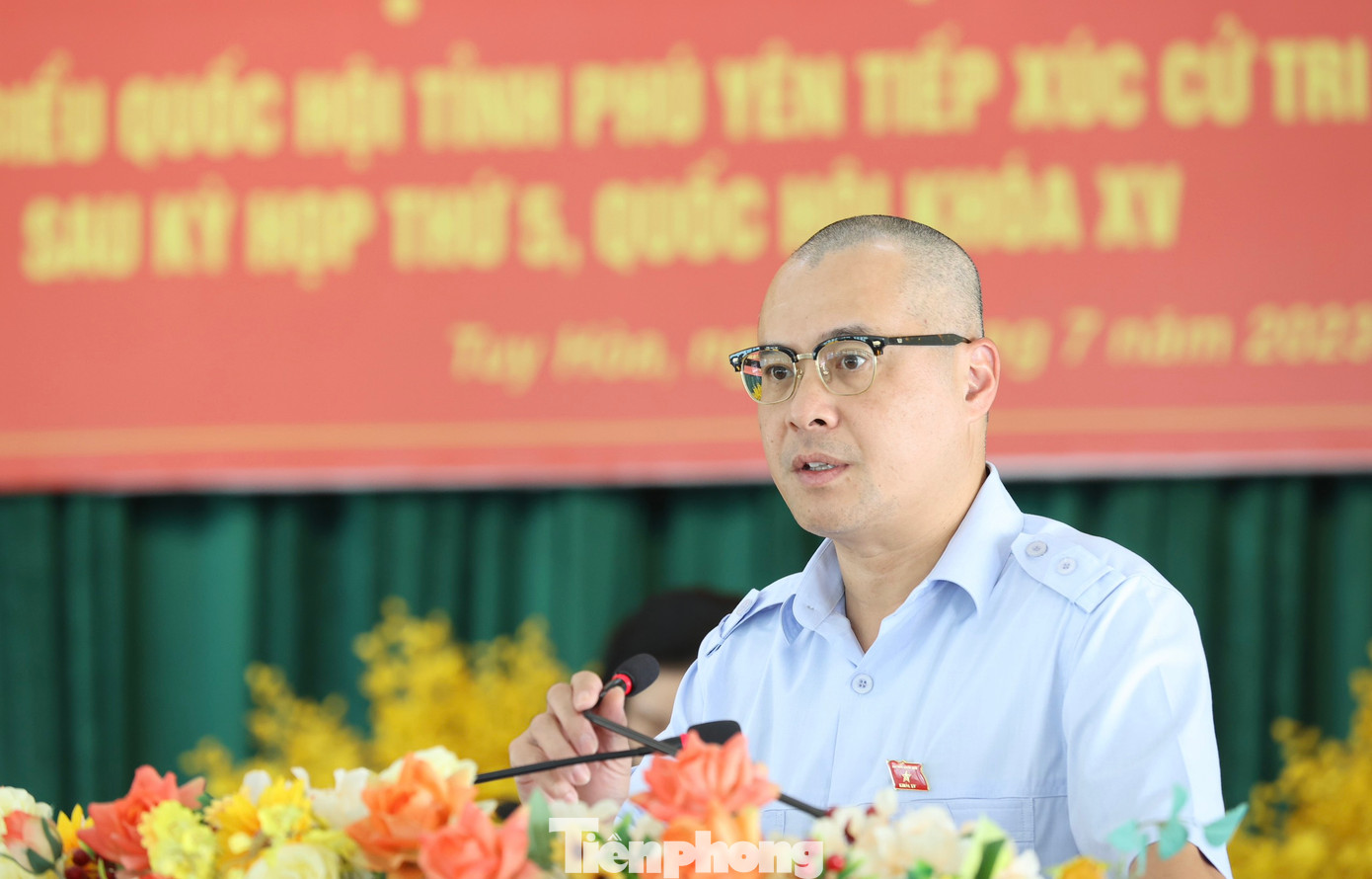 Bí thư Tỉnh ủy, Trưởng đoàn ĐBQH Phạm Đại Dương phát biểu tại hội nghị.