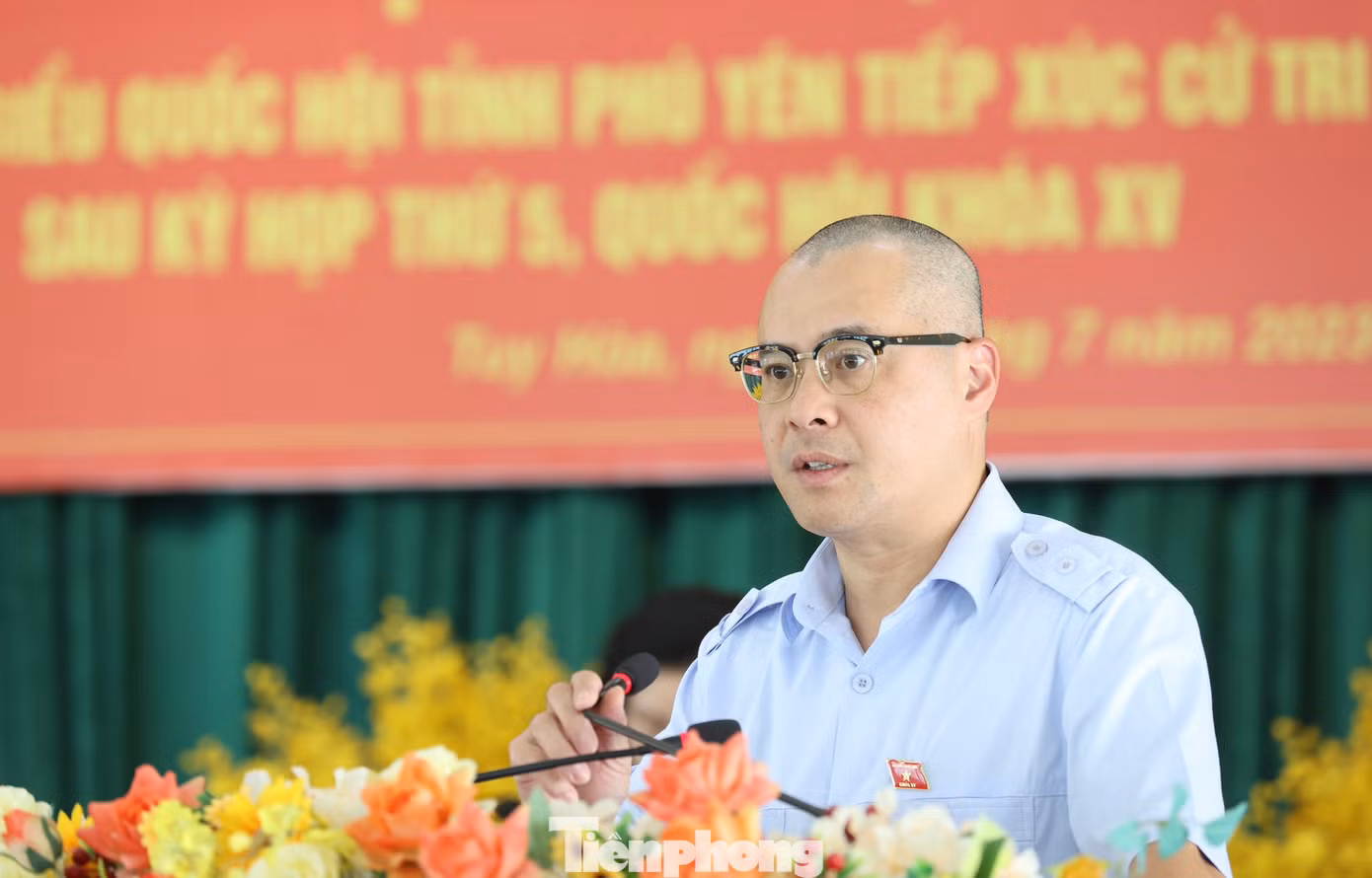 Bí thư Tỉnh ủy, Trưởng đoàn ĐBQH Phạm Đại Dương phát biểu tại hội nghị.