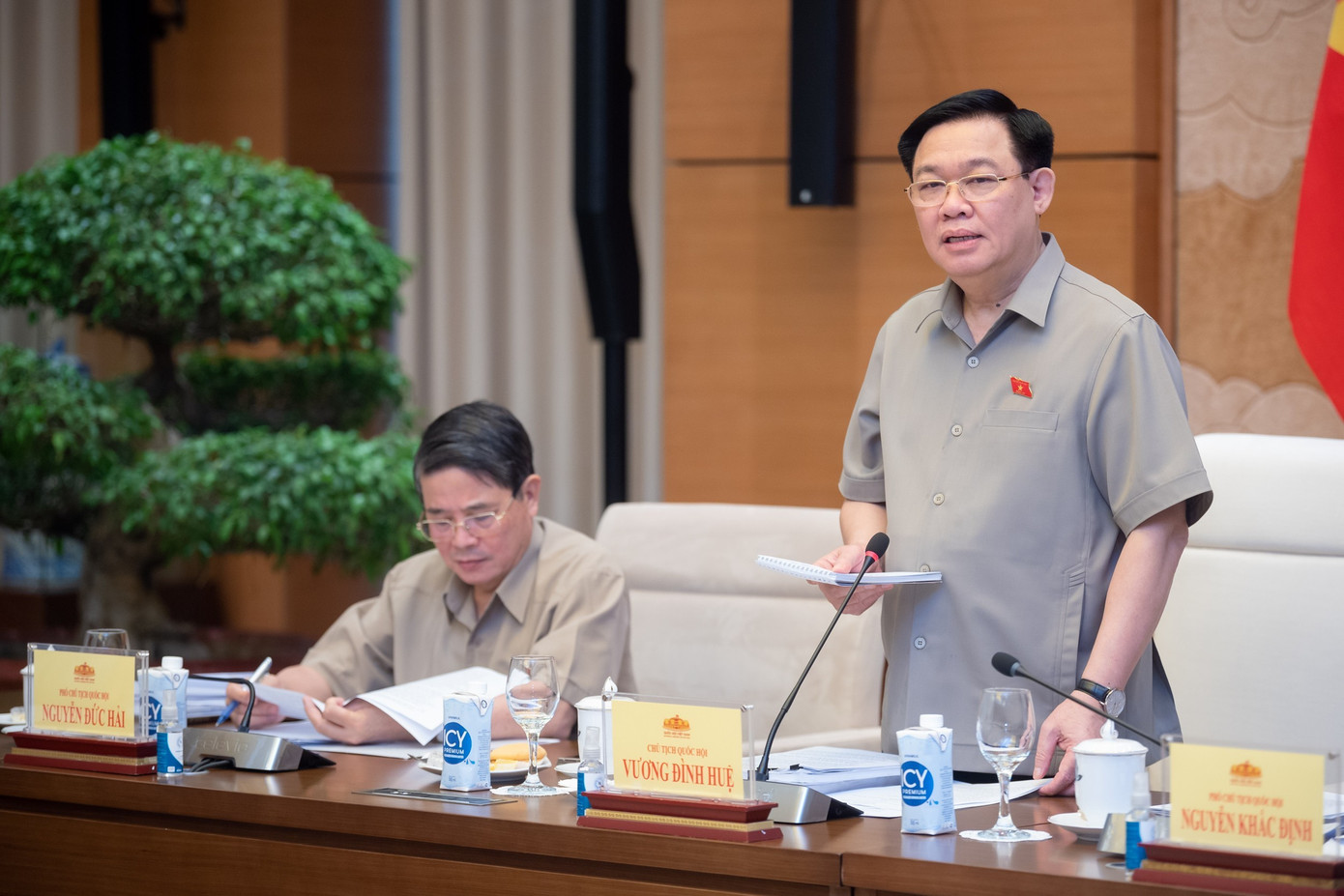 Chủ tịch Quốc hội Vương Đình Huệ phát biểu mở đầu buổi làm việc