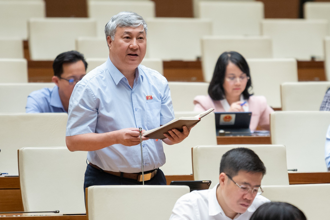 Đại biểu Trần Văn Lâm (Bắc Giang). Đại biểu Trần Văn Lâm (Bắc Giang).